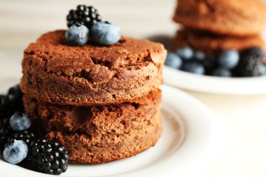 Kek çilek tablo ile