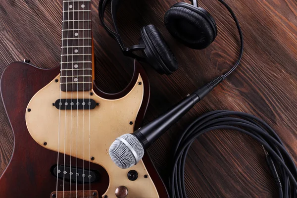 Elektrische gitaar met microfoon — Stockfoto