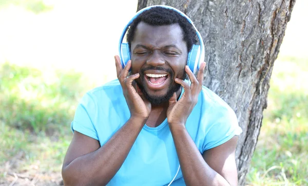 African American man with headphones — Stock Photo, Image