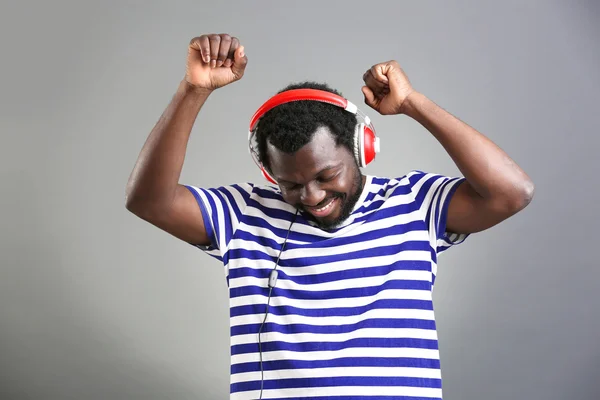 African American man with headphones — Stock Photo, Image