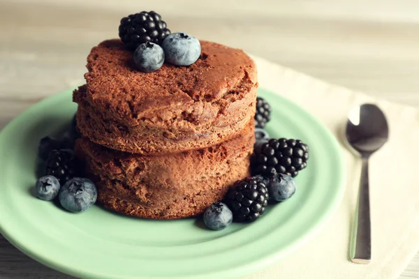 Chocolate Cake with berries — Stock Photo, Image