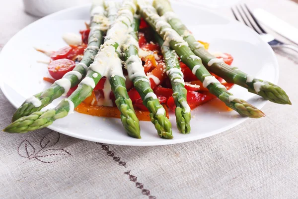 Вкусные овощи блюдо на столе — стоковое фото
