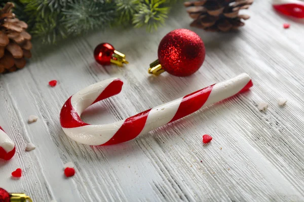 Weihnachtsbonbons auf dem Tisch in Großaufnahme — Stockfoto