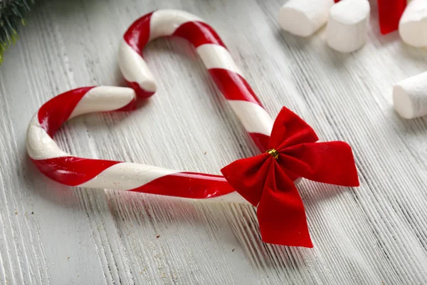 Weihnachtsbonbons auf dem Tisch in Großaufnahme — Stockfoto