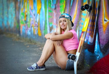 Buz pateni ile genç kadın yönetim kurulu 