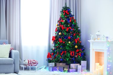 Hediyeler ile mükemmel Noel ağacı 