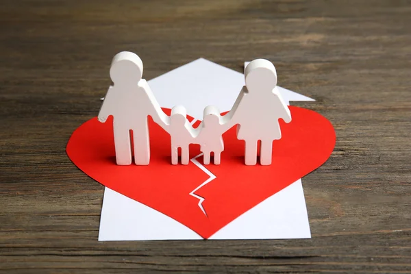 Cutout silhouette of a family split apart on a paper heart, divorce concept — Stock Photo, Image