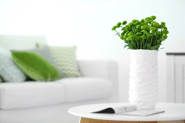 Beautiful green chrysanthemums in vase on table in room — Stock Photo, Image