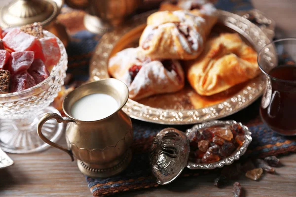 Set de té con delicia turca —  Fotos de Stock