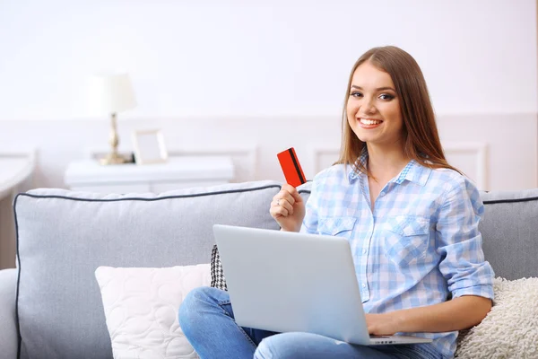 Young beautiful woman with laptop — Stock Photo, Image