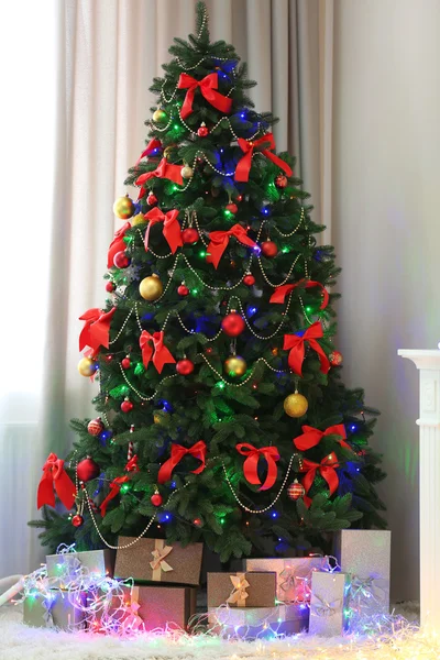 Perfect Christmas tree with gifts — Stock Photo, Image