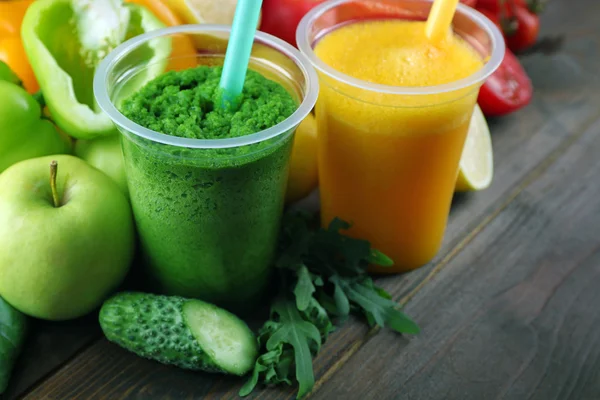 Fresh juice mix fruit, healthy drinks on wooden background — Stock Photo, Image