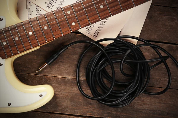 Chitarra elettrica con note musicali — Foto Stock