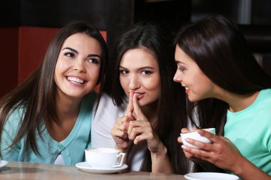 Güzel kızlar dedikodu 