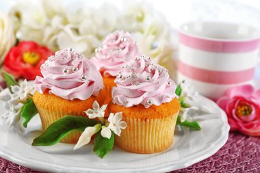 Lezzetli kek dekore edilmiş