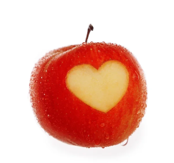 Roter Apfel mit Herz isoliert auf weiß — Stockfoto