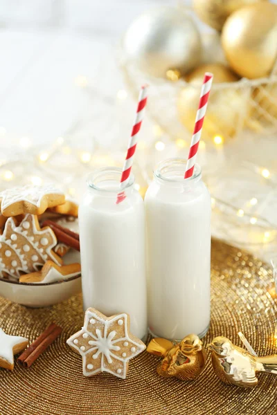 Hermosa composición con galletas de Navidad y leche — Foto de Stock