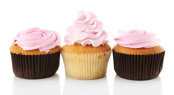 Smakelijke cupcakes, geïsoleerd op wit — Stockfoto