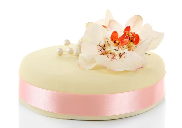 シュガー ペーストの花、白で隔離でケーキ — ストック写真