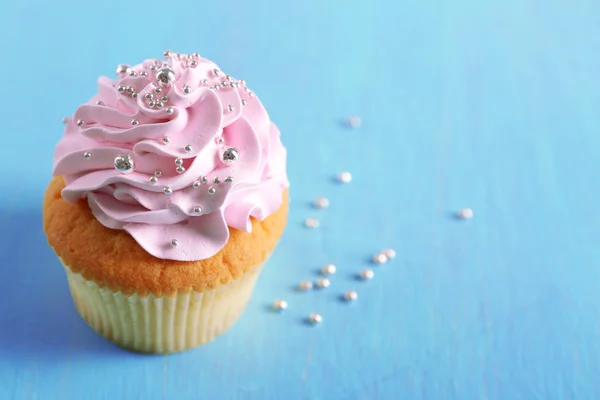 Schmackhafte Cupcake dekoriert — Stockfoto