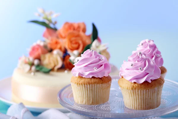 Schmackhafte Cupcakes dekoriert — Stockfoto