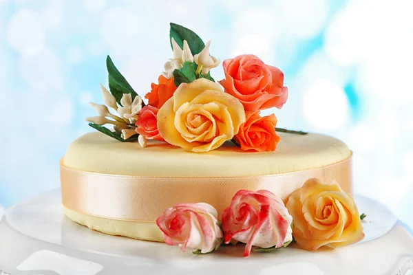 Cake with sugar paste flowers