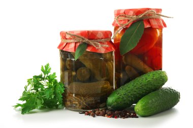 kavanozlarda konserve sebze kümesi