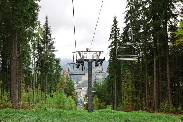 Ski lift in mountains — Stock Photo, Image