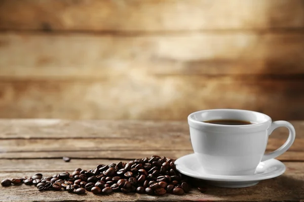 Cup of coffee and coffee grains — Stock Photo, Image