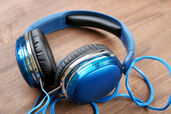 Headphones on wooden background — Stock Photo, Image