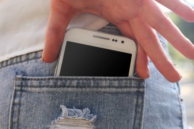 Beyaz akıllı cep telefonu