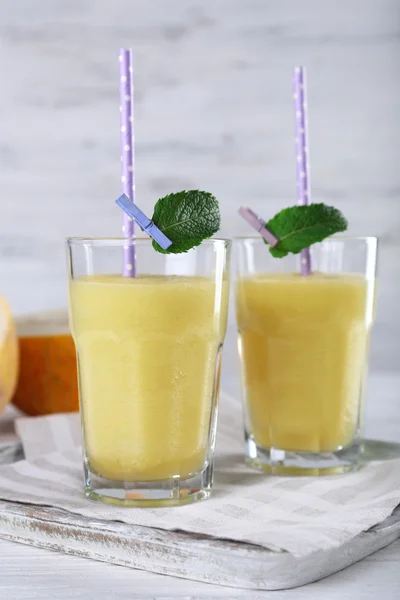 Glasses of melon cocktail on white wooden background — Stock Photo, Image