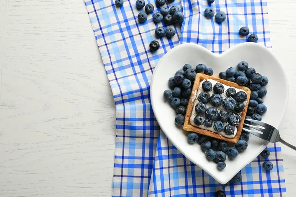 Gourmet fresh blueberry tart on plate, close up — Stock Photo, Image