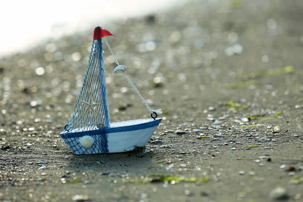 Little yacht on seashore — Stock Photo, Image