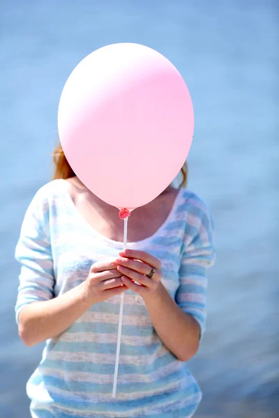 Girl holding balloon — Stock Photo, Image