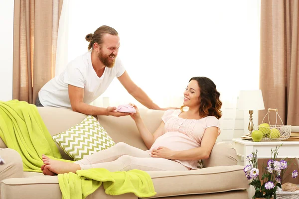 Handsome man and his lovely pregnant woman in the room — Stock Photo, Image