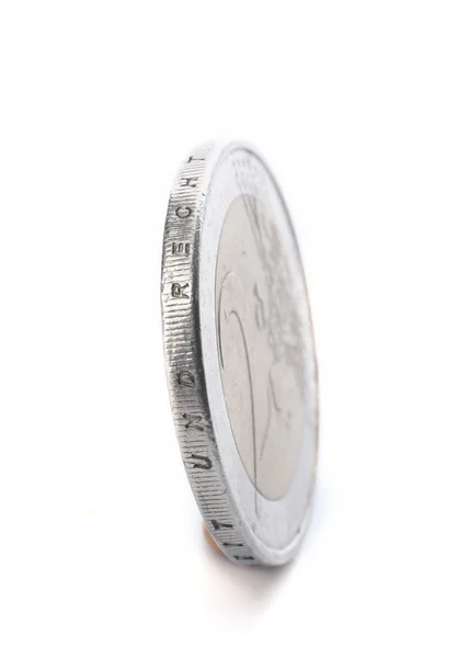 Moeda de dois euros isolada sobre fundo branco — Fotografia de Stock