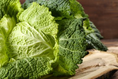 Savoy lahana kesme pano portre üzerinde