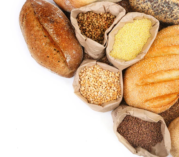 Ekmek, makarna ve gevrek, beyaz izole farklı — Stok fotoğraf