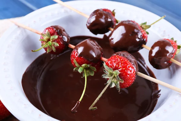 Pyszne truskawki w czekoladzie — Zdjęcie stockowe