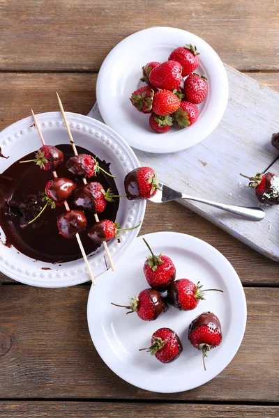 Delicious strawberries in chocolate — Stock Photo, Image