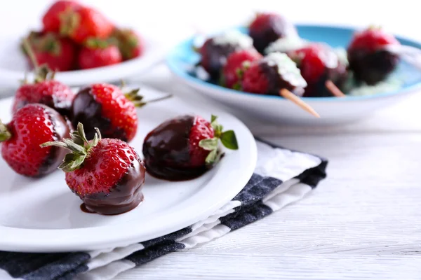 Νόστιμα φράουλες με σοκολάτα — Φωτογραφία Αρχείου