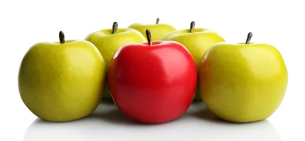 Um monte de maçãs, conceito único e individualidade — Fotografia de Stock