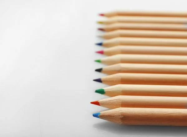 Crayons colorés, isolés sur blanc — Photo