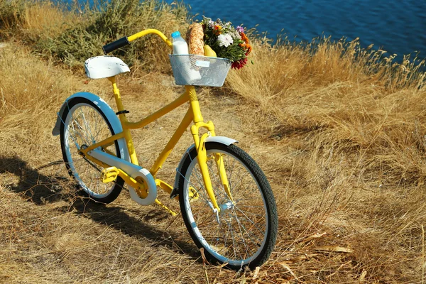 Beautiful yellow bicycle — Stock Photo, Image