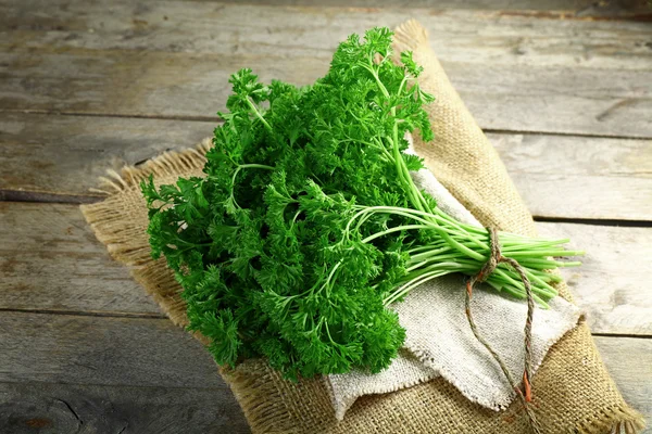 Fresh parsley on sackcloth napkin — Stock Photo, Image