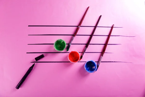 Творчі музичні ноти з різнокольорових фарб — стокове фото