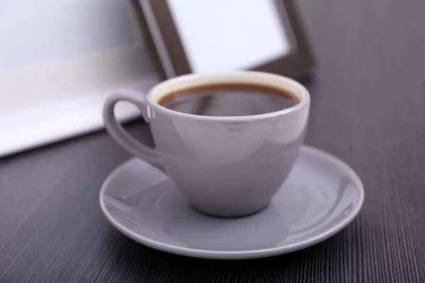 Cup of coffee on commode in room — Stock Photo, Image