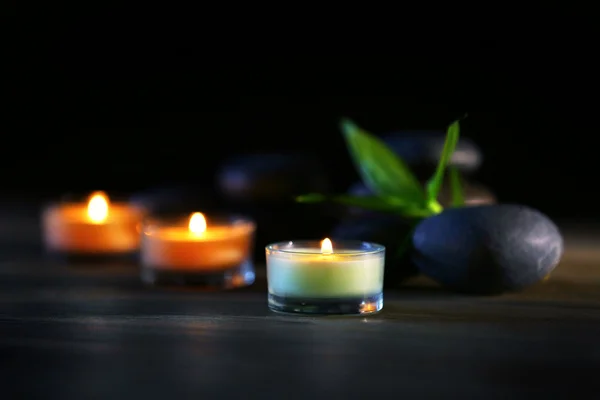 Wellness-Steine und Kerzen — Stockfoto