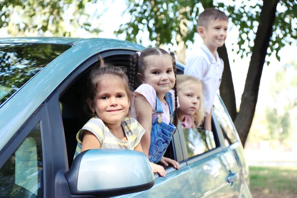 Smiling children in car — Stock Photo, Image